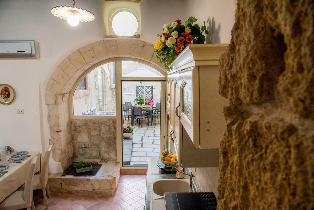 Ortigia Ancient House Apartment Syracuse Bagian luar foto