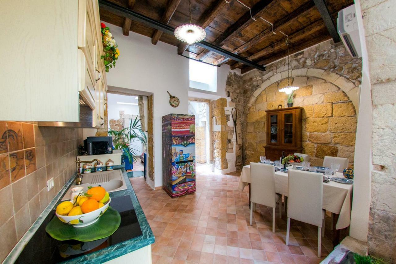 Ortigia Ancient House Apartment Syracuse Bagian luar foto